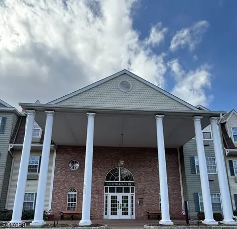 5301 Richmond Rd #301, West Milford, NJ 07480
