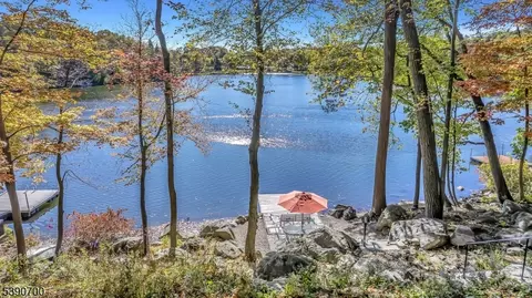 51 Lakeside Dr, Highland Lakes, NJ 07422