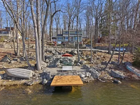 51 Lakeside Dr, Highland Lakes, NJ 07422