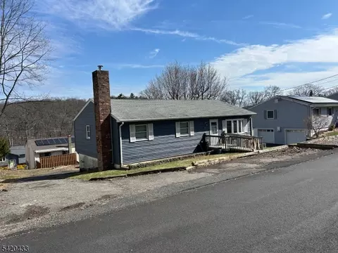 73 Elba Ave, Hopatcong, NJ 07843