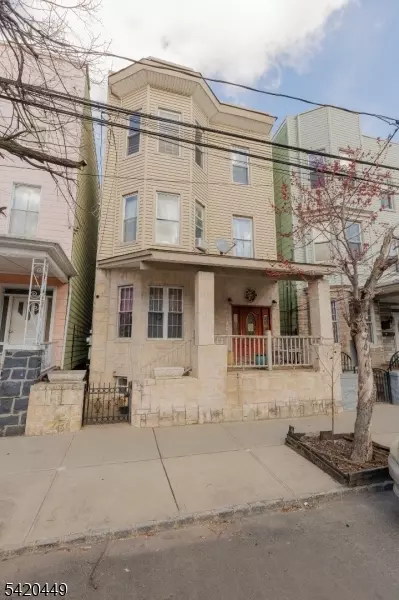 212 Maple St, Weehawken Twp, NJ 07086
