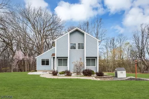 40 Blossom Rd, Hampton, NJ 08827