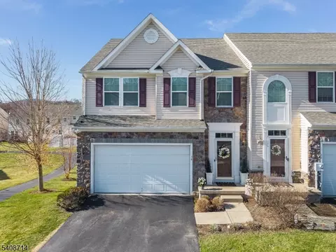 34 Washington Square Cir, Washington, NJ 07882