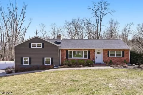 28 Raynor Rd, Morristown, NJ 07960