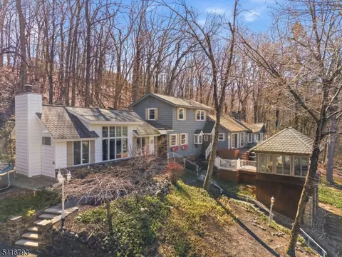 363 Springbrook Trl, Sparta, NJ 07871