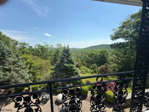 758 Ridge Road Ter, Kinnelon, NJ 07405