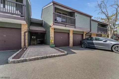 13 Ridgedale Dr, Annandale, NJ 08801