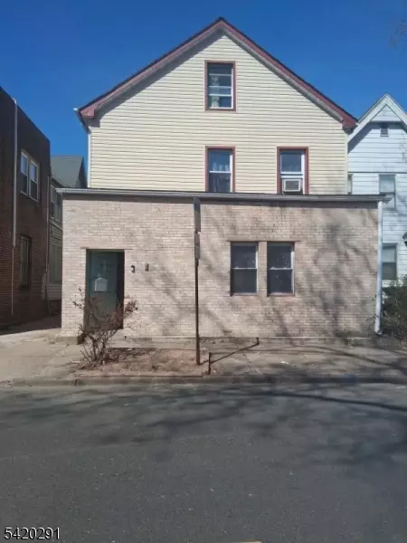231 N Park St, East Orange, NJ 07017