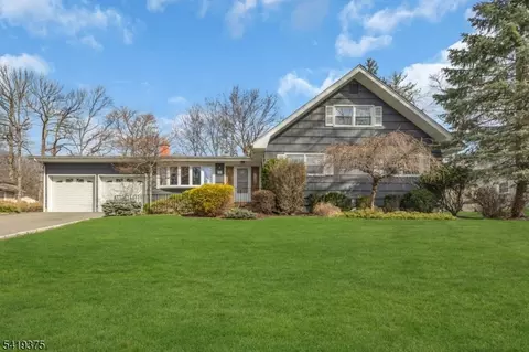25 Greenwich Rd, Edison, NJ 08820
