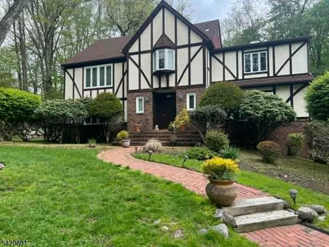 732 Mardinly Ave, Franklin Lakes, NJ 07417