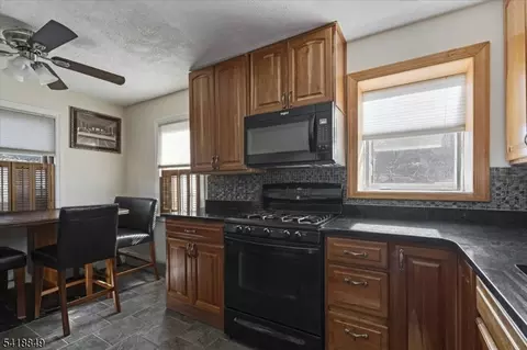 426 Brook Ct, Plainfield, NJ 07060 photo 9