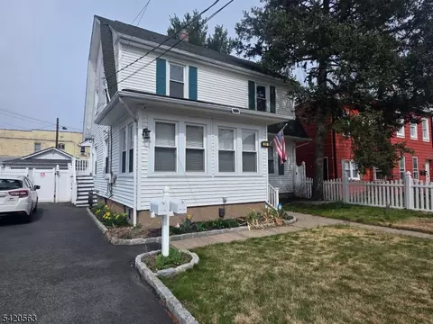 19 Zabriskie St, Haledon, NJ 07508