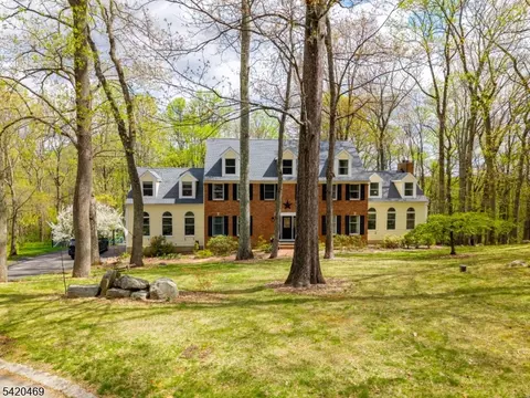 122 Forest Dr, Glen Gardner, NJ 08826