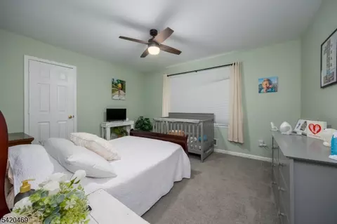 Bedroom - 122 Forest Dr, Glen Gardner, NJ 08826 photo 4 of 5