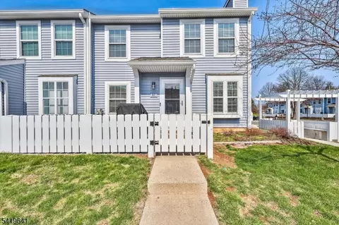 81 Almond Dr, Somerset, NJ 08873