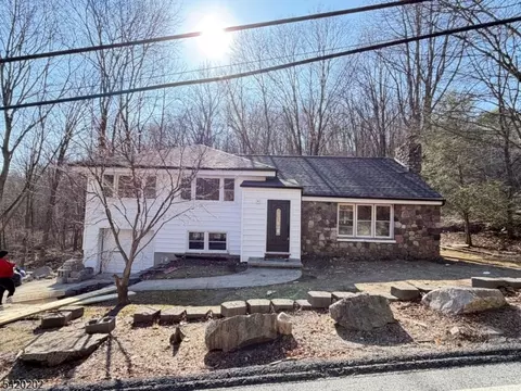 91 Germantown Rd, West Milford, NJ 07480