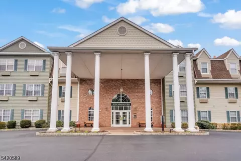 5320 Richmond Rd #320, West Milford, NJ 07480