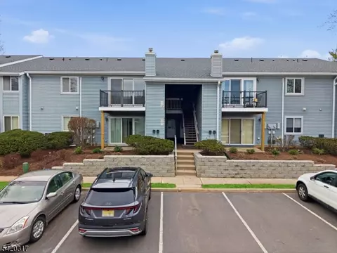 114 Henley Dr #114, Somerset, NJ 08873