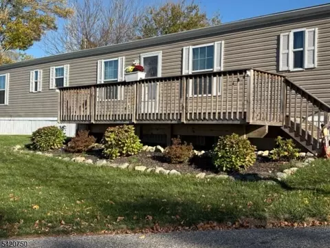 11 Zimmer Dr, Franklin, NJ 07416