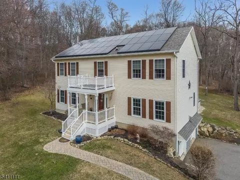 434 Charlestown Rd, Hampton, NJ 08827