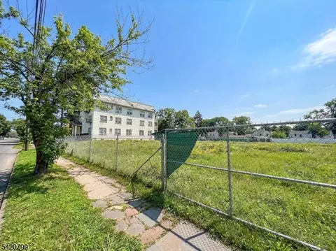 228 E 9th St, Plainfield, NJ 07060 photo 2