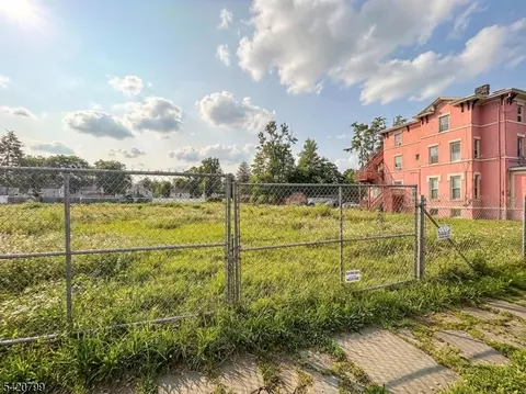 228 E 9th St, Plainfield, NJ 07060