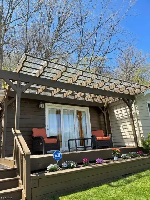 112 Seneca Lake Rd, Sparta, NJ 07871