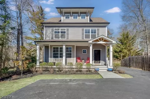 168 Bungalow Ter, Millington, NJ 07946