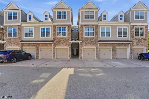 612 Lopez Ln, Morris Plains, NJ 07950
