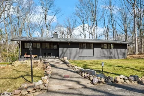 2 Audubon Dr, Denville, NJ 07834