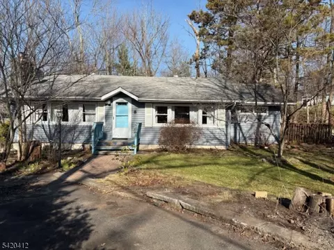8 Beachview Ct, Stockholm, NJ 07460