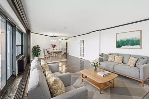 2 Claridge Dr #10-I, Verona, NJ 07044
