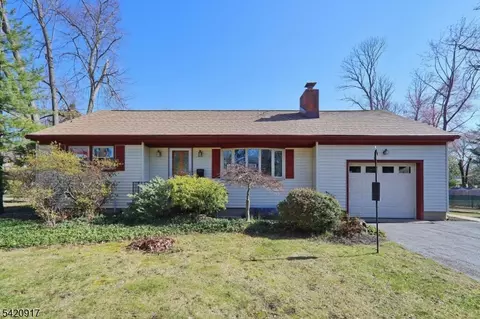 130 Warrenville Rd, Green Brook, NJ 08812