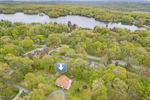 4 Grove St, Newton, NJ 07860