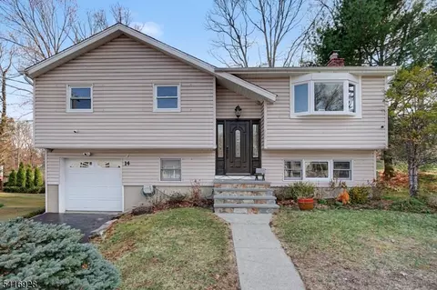 14 Cindy Ln, Oak Ridge, NJ 07438