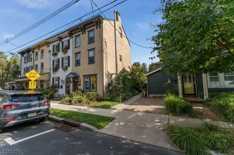 53 Ferry St, Lambertville, NJ 08530