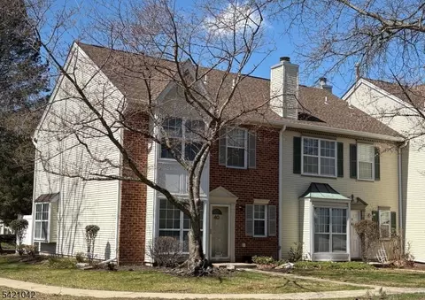 40 Townsend Ct, Franklin Park, NJ 08823