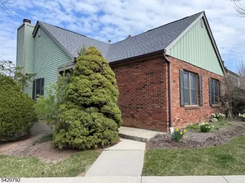 15 Barn Owl Dr, Hackettstown, NJ 07840