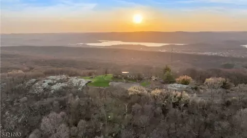 1 Ramapo Park, Oakland, NJ 07436