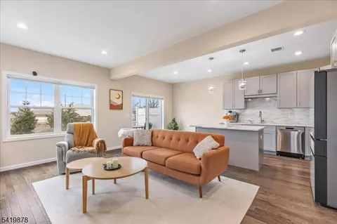 100 Valerie Dr, Manville, NJ 08835