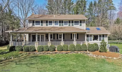 3 Overlook Ter, Chester, NJ 07930