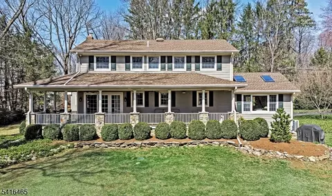 3 Overlook Ter, Chester, NJ 07930