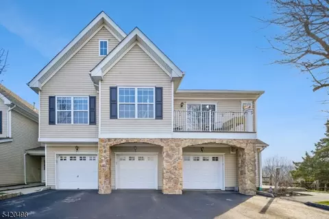 37 Mountainside Dr, Pompton Lakes, NJ 07442