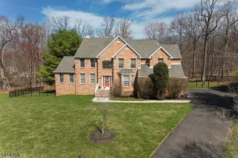 2 Ridge Rd, Green Brook, NJ 08812