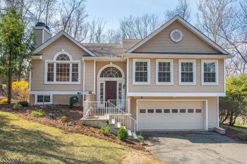 100 Canada Goose Dr, Hackettstown, NJ 07840