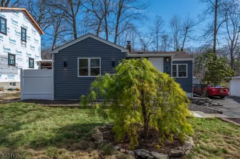 7 Pine St, Jefferson, NJ 07849
