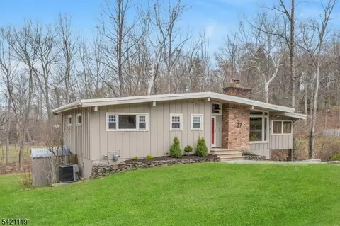 27 Bear Mountain Rd, Ringwood, NJ 07456