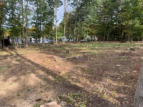 48 Mountain Rd, Hopatcong Boro, NJ 07843