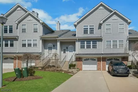 191 Kemper Ct, Hackettstown, NJ 07840
