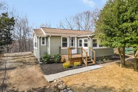 23 Harriet Way, Landing, NJ 07850